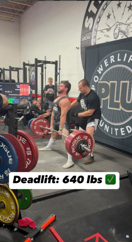 Ardell deadlifting 640 lbs at a meet